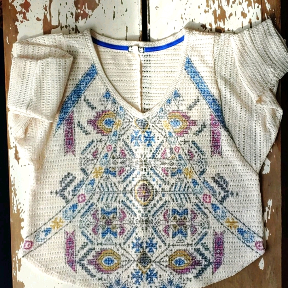 Eyeshadow Worship The Sun Batwing Crochet V-Neck - Picture 3 of 16